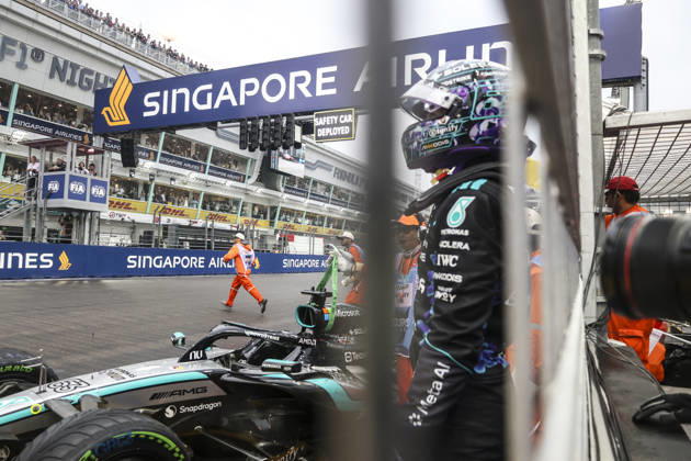 Formula 1 Singapore Airlines Singapore Grand Prix 2026 George Russell (GBR), Mercedes-AMG PETRONAS Formula One Team , W17, Car 63 out of the sprint race during Formula 1 Singapore Airlines Singapore Grand Prix 2026 on October 10., 2026 in Marina Bay Street Circuit, Singapore, Zsombor Toth Singapore Marina Bay Street Circuit Singapore Singapore Copyright: xZsomborxTothx