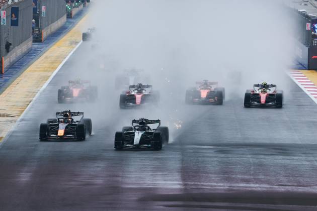 Start, 03 VERSTAPPEN Max (NLD), Red Bull Racing Ford RB22, action 63 RUSSELL George (GBR), Mercedes AMG F1 Team W17, action F1 GP 17 Singapore 2026 F1 GP 17 Singapore 2026 81 PIASTRI Oscar (AUS), McLaren F1 Team MCL40, action F1 GP 17 Singapore 2026 Singapore