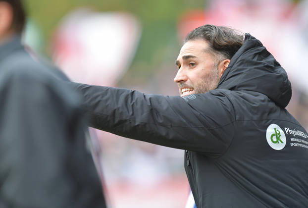 October 10, 2026, GER, Soccer, Regionalliga West, 2026–2027 Season, Matchday 12, Ohlendorf Stadium in Heidewald, Gütersloh FC vs. SF Siegen 0–5, Julian Hesse, FC Gütersloh Coach, Action, Single Frame, Landscape, Facial Expressions, Gestures, Coach, Trainer