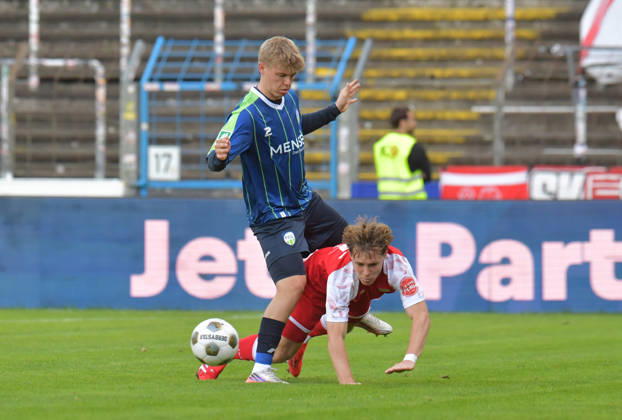 October 10, 2026, GER, Soccer, Regionalliga West, 2026–2027 Season, Matchday 12, Ohlendorf Stadium in Heidewald, Gütersloh FC vs. SF Siegen 0–5, Erik Lanfer (FC Gütersloh) (top) vs. Konstantin Gerhardt (SF Siegen), action, duel, tackle