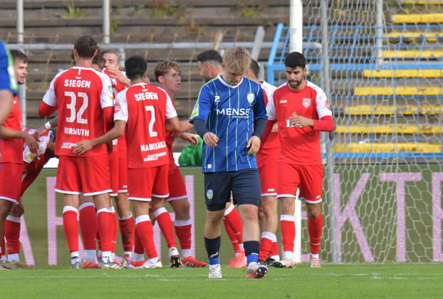 October 10, 2026, GER, Soccer, Regionalliga West, 2026–2027 Season, Matchday 12, Ohlendorf Stadium in Heidewald, Gütersloh FC vs. SF Siegen 0–5, Erik Lanfer. FC Gütersloh is disappointed after the 0–1 loss; action, single frame, horizontal, facial expressions, gestures, disappointed, disappointment