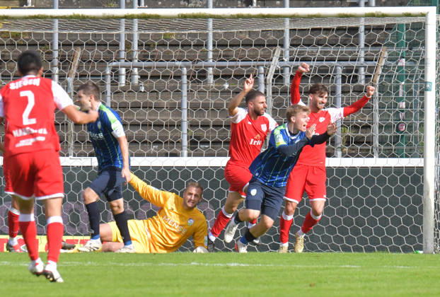 October 10, 2026, GER, Soccer, Regionalliga West, 2026–2027 Season, Matchday 12, Ohlendorf Stadium in Heidewald, Gütersloh FC vs. SF Siegen 0–5 Goal celebration: SF Siegen goal scorer Serhat Semih Güler; SF Siegen celebrates the 0–2 goal, Erik Lanfer (FC Gütersloh) protests a handball call; action; still frame; wide shot; facial expressions; gestures; celebration; cheering; joy; delight