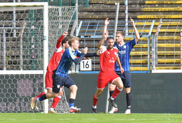 October 10, 2026, GER, Soccer, Regionalliga West, 2026–2027 Season, Matchday 12, Ohlendorf Stadium in Heidewald, Gütersloh FC vs. SF Siegen 0–5 Goal celebration: SF Siegen goal scorer Serhat Semih Güler; SF Siegen celebrates the 0–2 goal, Erik Lanfer (FC Gütersloh) protests a handball call; action; still frame; wide shot; facial expressions; gestures; celebration; cheering; joy; delight