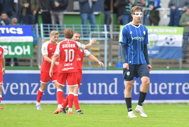 October 10, 2026, GER, Soccer, Regionalliga West, 2026–2027 Season, Matchday 12, Ohlendorf Stadium in Heidewald, Gütersloh FC vs. SF Siegen 0–5. Jannik Borgmann of FC Gütersloh looks disappointed after the 0–4 loss. Action, single frame, horizontal, facial expressions, gestures, disappointed, disappointment