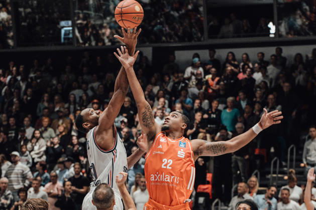 easyCredit Basketball Bundesliga, Matchday 5, Niners Chemnitz vs. Bayern Munich, October 10, 2026, starting at 4:00 p.m., Chemnitz, Chemnitz Arena. Pictured: No. 22 Nighaeal Ceaser, No. 50 Austin Wiley. easyCredit Basketball Bundesliga, Matchday 5, Niners Chemnitz vs. Bayern Munich, Chemnitz, Saxony, Germany Copyright: xEHLxMedia MichelxKöhlerx 20261010-Niners-Chemnitz-Bayern-M__nchen-001