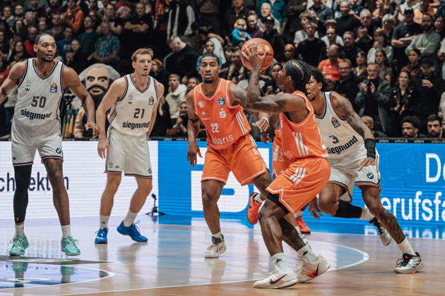 easyCredit Basketball Bundesliga, Matchday 5, Niners Chemnitz vs. Bayern Munich, October 10, 2026, starting at 4:00 p.m., Chemnitz, Chemnitz Arena. Pictured: 50 Austin Wiley, 21 Justus Hollatz, 22 Nighaeal Ceaser, 02 Stefan Smith, 03 MarJon Beauchamp easyCredit Basketball Bundesliga, Matchday 5, Niners Chemnitz vs. Bayern Munich, Chemnitz, Saxony, Germany Copyright: xEHLxMedia MichelxKöhlerx 20261010-Niners-Chemnitz-Bayern-M__nchen-009