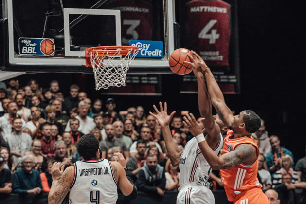 easyCredit Basketball Bundesliga, Matchday 5, Niners Chemnitz vs. Bayern Munich, October 10, 2026, starting at 4:00 p.m., Chemnitz, Chemnitz Arena. In Photo 04: Duane Washington Jr., 03 Mar: Jon Beauchamp, 22: Nighaeal Ceaser; easyCredit Basketball Bundesliga, Matchday 5, Niners Chemnitz vs. Bayern Munich; Chemnitz, Saxony, Germany Copyright: xEHLxMedia MichelxKöhlerx 20261010-Niners-Chemnitz-Bayern-M__nchen-010
