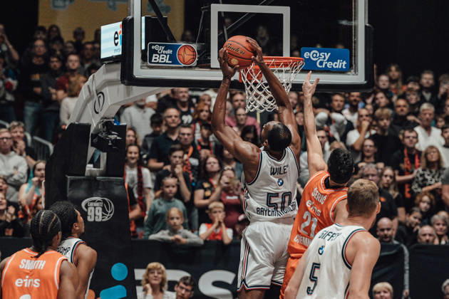 easyCredit Basketball Bundesliga, Matchday 5, Niners Chemnitz vs. Bayern Munich, October 10, 2026, starting at 4:00 p.m., Chemnitz, Chemnitz Arena. Pictured: No. 50 Austin Wiley, No. 21 Mateo Seric, 05 Niels Giffey easyCredit Basketball Bundesliga, Matchday 5, Niners Chemnitz vs. Bayern Munich, Chemnitz, Saxony, Germany Copyright: xEHLxMedia MichelxKöhlerx 20261010-Niners-Chemnitz-Bayern-M__nchen-014