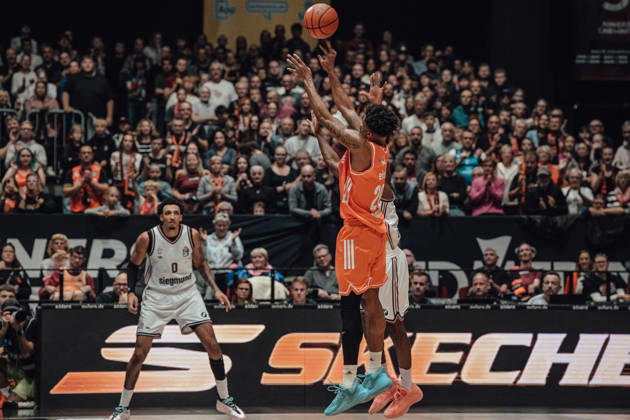 easyCredit Basketball Bundesliga, Matchday 5, Niners Chemnitz vs. Bayern Munich, October 10, 2026, starting at 4:00 p.m., Chemnitz, Chemnitz Arena. Pictured: 20 Urald King, 00 Miles Norris easyCredit Basketball Bundesliga, Matchday 5, Niners Chemnitz vs. Bayern Munich, Chemnitz, Saxony, Germany Copyright: xEHLxMedia MichelxKöhlerx 20261010-Niners-Chemnitz-Bayern-M__nchen-028