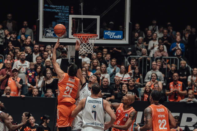 easyCredit Basketball Bundesliga, Matchday 5, Niners Chemnitz vs. Bayern Munich, October 10, 2026, starting at 4:00 p.m., Chemnitz, Chemnitz Arena. Pictured: 21 Mateo Seric, 07 Johannes Voigtmann, 17 Darion Atkins, 22 Nighaeal Ceaser easyCredit Basketball Bundesliga, Matchday 5, Niners Chemnitz vs. Bayern Munich, Chemnitz, Saxony, Germany Copyright: xEHLxMedia MichelxKöhlerx 20261010-Niners-Chemnitz-Bayern-M__nchen-030