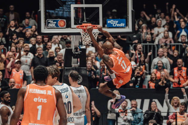 easyCredit Basketball Bundesliga, Matchday 5, Niners Chemnitz vs. Bayern Munich, October 10, 2026, starting at 4:00 p.m., Chemnitz, Chemnitz Arena. In the photo: Darion Atkins (No. 17) dunking. easyCredit Basketball Bundesliga, Matchday 5, Niners Chemnitz vs. Bayern Munich, Chemnitz, Saxony, Germany Copyright: xEHLxMedia MichelxKöhlerx 20261010-Niners-Chemnitz-Bayern-M__nchen-031