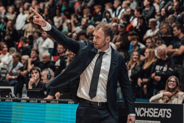 easyCredit Basketball Bundesliga, Matchday 5, Niners Chemnitz vs. Bayern Munich, October 10, 2026, starting at 4:00 p.m., Chemnitz, Chemnitz Arena. Pictured: Head Coach Anton Gavel. easyCredit Basketball Bundesliga, Matchday 5, Niners Chemnitz vs. Bayern Munich, Chemnitz, Saxony, Germany Copyright: xEHLxMedia MichelxKöhlerx 20261010-Niners-Chemnitz-Bayern-M__nchen-040