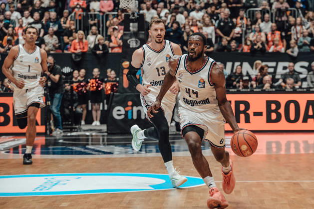 easyCredit Basketball Bundesliga, Matchday 5, Niners Chemnitz vs. Bayern Munich, October 10, 2026, starting at 4:00 p.m., Chemnitz, Chemnitz Arena. Pictured: No. 44 Kamar Baldwin. easyCredit Basketball Bundesliga, Matchday 5, Niners Chemnitz vs. Bayern Munich, Chemnitz, Saxony, Germany Copyright: xEHLxMedia MichelxKöhlerx 20261010-Niners-Chemnitz-Bayern-M__nchen-043
