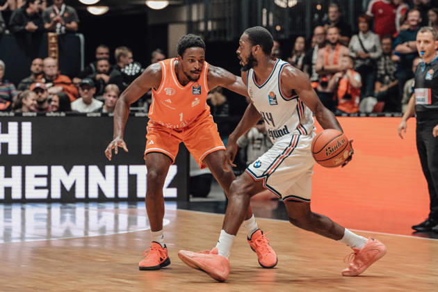 easyCredit Basketball Bundesliga, Matchday 5, Niners Chemnitz vs. Bayern Munich, October 10, 2026, starting at 4:00 p.m., Chemnitz, Chemnitz Arena. In Photo 01: Oscar da Silva, 44 Kamar Baldwin, easyCredit Basketball Bundesliga, Matchday 5, Niners Chemnitz vs. Bayern Munich, Chemnitz, Saxony, Germany Copyright: xEHLxMedia MichelxKöhlerx 20261010-Niners-Chemnitz-Bayern-M__nchen-047