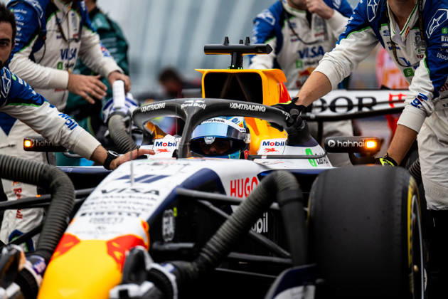 F1 - SINGAPORE GRAND PRIX 2026 41 LINDBLAD Arvid (gbr), Visa Cash App RB F1 Team VCARB03, action during the 2026 Formula 1 Singapore Grand Prix, 17th round of the 2026 Formula One World Championship, WM, Weltmeisterschaft from October 9 to 11, 2026 on the Marina Bay Street Circuit, in Singapore, Singapore - SingaporeSingapore  Copyright: xALBERTOxVIMERCATIx