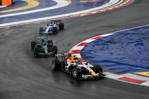 F1 - SINGAPORE GRAND PRIX 2026 41 LINDBLAD Arvid (gbr), Visa Cash App RB F1 Team VCARB03, action 14 ALONSO Fernando (spa), Aston Martin F1 Team AMR26, action during the 2026 Formula 1 Singapore Grand Prix, 17th round of the 2026 Formula One World Championship, WM, Weltmeisterschaft from October 9 to 11, 2026 on the Marina Bay Street Circuit, in Singapore, Singapore - SingaporeSingapore  Copyright: xALBERTOxVIMERCATIx