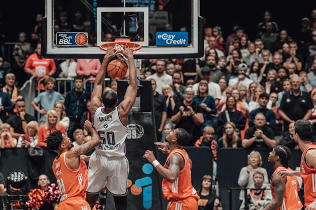 easyCredit Basketball Bundesliga, Matchday 5, Niners Chemnitz vs. Bayern Munich, October 10, 2026, starting at 4:00 p.m., Chemnitz, Chemnitz Arena. Pictured: 20 Urald King, 50 Austin Wiley, 22 Nighaeal Ceaser. easyCredit Basketball Bundesliga, Matchday 5, Niners Chemnitz vs. Bayern Munich, Chemnitz, Saxony, Germany Copyright: xEHLxMedia MichelxKöhlerx 20261010-Niners-Chemnitz-Bayern-M__nchen-118