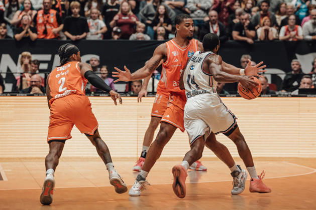 easyCredit Basketball Bundesliga, Matchday 5, Niners Chemnitz vs. Bayern Munich, October 10, 2026, starting at 4:00 p.m., Chemnitz, Chemnitz Arena. In the photo: No. 02 Stefan Smith, No. 22 Nighaeal Ceaser, easyCredit Basketball Bundesliga, Matchday 5, Niners Chemnitz vs. Bayern Munich, Chemnitz, Saxony, Germany Copyright: xEHLxMedia MichelxKöhlerx 20261010-Niners-Chemnitz-Bayern-M__nchen-119