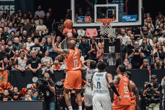 easyCredit Basketball Bundesliga, Matchday 5, Niners Chemnitz vs. Bayern Munich, October 10, 2026, starting at 4:00 p.m., Chemnitz, Chemnitz Arena. Pictured: No. 17 Darion Atkins, easyCredit Basketball Bundesliga, Matchday 5, Niners Chemnitz vs. Bayern Munich, Chemnitz, Saxony, Germany Copyright: xEHLxMedia MichelxKöhlerx 20261010-Niners-Chemnitz-Bayern-M__nchen-124