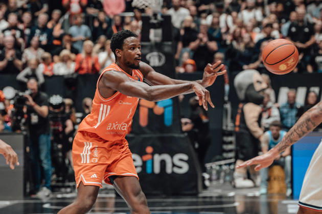 easyCredit Basketball Bundesliga, Matchday 5, Niners Chemnitz vs. Bayern Munich, October 10, 2026, starting at 4:00 p.m., Chemnitz, Chemnitz Arena. In Photo 01: Phlandrous Fleming Jr., easyCredit Basketball Bundesliga, Matchday 5, Niners Chemnitz vs. Bayern Munich, Chemnitz, Saxony, Germany Copyright: xEHLxMedia MichelxKöhlerx 20261010-Niners-Chemnitz-Bayern-M__nchen-128