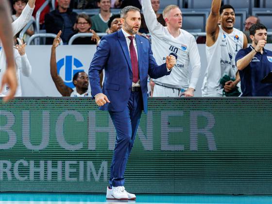 Vladimir Jovanovic, Syntainics MBC, coach, celebrating, celebration, positive emotions, positive emotion, BMA365 Bamberg Baskets vs. Syntainics MBC, basketball, easyCredit BBL, Matchday 5, October 10, 2026, BMA365 Bamberg Baskets vs. Syntainics MBC, basketball, easyCredit BBL, Matchday 5, October 10, 2026, Bamberg Copyright: xEibner-Pressefoto G.xSantemizx EP_EER