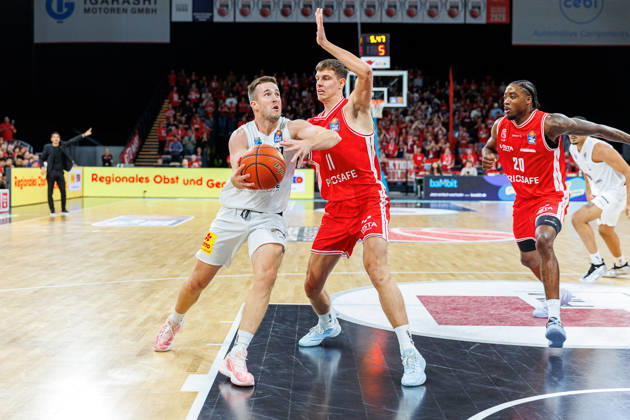 Spencer Reaves, Syntainics MBC, 31; Richard Balint, BMA365 Bamberg Baskets, 11; BMA365 Bamberg Baskets vs. Syntainics MBC, Basketball, easyCredit BBL, Matchday 5, October 10, 2026 BMA365 Bamberg Baskets vs. Syntainics MBC, Basketball, easyCredit BBL, Matchday 5, October 10, 2026 Bamberg Copyright: xEibner-Pressefoto G.xSantemizx EP_EER