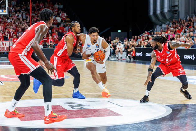 Jordan Wright, BMA365 Bamberg Baskets, 03; Kostja Mushidi, Syntainics MBC, 10; Jordan Jones, BMA365 Bamberg Baskets, 04; BMA365 Bamberg Baskets vs. Syntainics MBC, Basketball, easyCredit BBL, Matchday 5, October 10, 2026 BMA365 Bamberg Baskets vs. Syntainics MBC, Basketball, easyCredit BBL, Matchday 5, October 10, 2026 Bamberg Copyright: xEibner-Pressefoto G.xSantemizx EP_EER