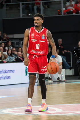 Bamberg, Germany, October 10, 2026; easyCredit BBL 2026–2027, Matchday 5; BMA365 Bamberg Baskets vs. Syntainics MBC; Pictured: Mylik Wilson of Bamberg bringing the ball up the court at Brose Arena, Bavaria Copyright: xFotostandx xSchmittx