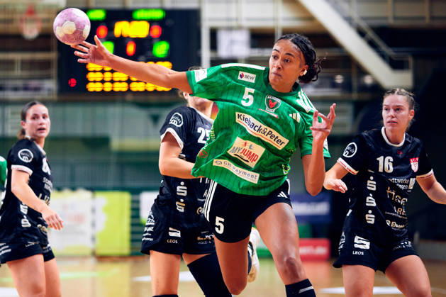 NAOMI CONZE, Fuechse Berlin, 05; Maileen Seeger, SG Nürtingen Zizishausen, 16; GER, Women s Handball Bundesliga 2, Fuechse Berlin vs. SG Nürtingen Zizishausen, 2026–27 season, Matchday 5, October 10, 2026, GER, Women’s Handball Bundesliga 2, Fuechse Berlin vs. SG Nuertingen Zizishausen, 2026–27 season, Matchday 5, October 10, 2026, Berlin Copyright: xClaudiusxRauch,xEibner-Pressefotox xClaudiusxRauchx EP_CRH