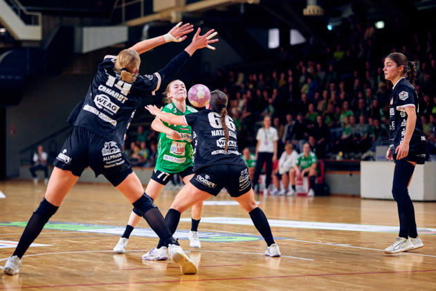 LEONI BASSINER Fuechse Berlin, 77, Vivien Natalello SG Nürtingen Zizishausen, 66, GER, Women s Handball Bundesliga 2, Fuechse Berlin vs. SG Nürtingen Zizishausen, 2026–27 season, Matchday 5, October 10, 2026 GER, Women’s Handball Bundesliga 2, Fuechse Berlin vs. SG Nuertingen Zizishausen, 2026–27 season, Matchday 5, October 10, 2026 Berlin Copyright: xClaudiusxRauch,xEibner-Pressefotox xClaudiusxRauchx EP_CRH