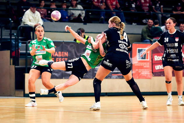 LEONI BASSINER Fuechse Berlin, 77, Nora Erhardt SG Nuertingen Zizishausen, 14, ANOUK NIEUWENWEG Fuechse Berlin, 47, Lisa Fuchs, SG Nürtingen Zizishausen, 24, GER, Women’s Handball Bundesliga 2, Fuechse Berlin vs. SG Nürtingen Zizishausen, 2026–27 season, Matchday 5, October 10, 2026, GER, Women’s Handball Bundesliga 2, Fuechse Berlin vs. SG Nürtingen-Zizishausen, 2026–27 season, Matchday 5, October 10, 2026, Berlin Copyright: xClaudiusxRauch,xEibner-Pressefotox xClaudiusxRauchx EP_CRH