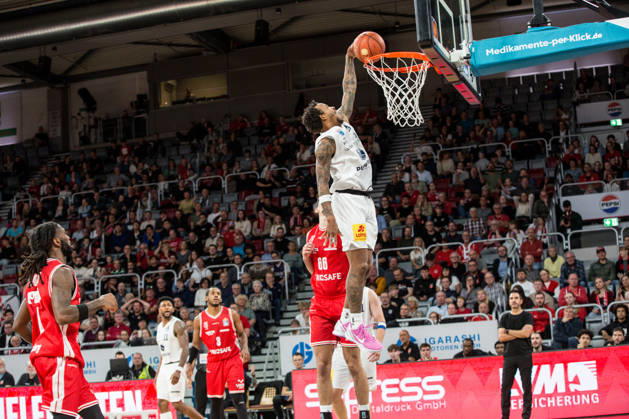 Bamberg, Germany, October 10, 2026; easyCredit BBL 2026–2027, Matchday 5; BMA365 Bamberg Baskets vs. Syntainics MBC; Pictured: Jordan Jones of Bamberg making a layup; Brose Arena, Bavaria Copyright: xFotostandx xSchmittx