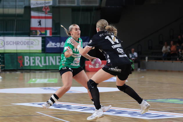 October 10, 2026, Reinickendorfer Füchse Women vs. SG Nürtingen-Zizishausen, Matchday 5, 2nd Bundesliga, HBF, Handball, Sömmeringhalle, Anouk Nieuwenweg (Reinickendorfer Füchse Women), 47, facing off against Nora Erhardt (SG Nürtingen), 14, Berlin, Berlin, Germany