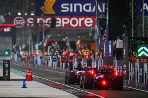 2026 Formula 1 Singapore Grand Prix SINGAPORE - OCTOBER 10: Drivers enter the pit lane during the Qualifying Session at the Formula One Grand Prix of Singapore, at the Marina Bay Street Circuit in Singapore, on October 10, 2026. Daniel Ceng Anadolu Singapore Singapore. Editorial use only. Please get in touch for any other usage.  Copyright: x2026xAnadoluxDanielxCengx