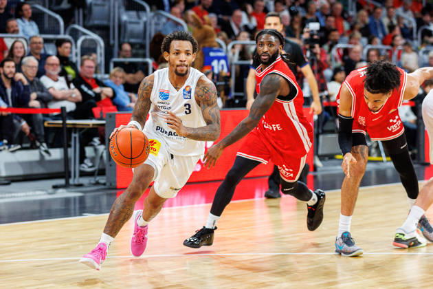 DeLonnie Hunt, Syntainics MBC, 03; Jordan Jones, BMA365 Bamberg Baskets, 04; BMA365 Bamberg Baskets vs. Syntainics MBC, Basketball, easyCredit BBL, Matchday 5, October 10, 2026 BMA365 Bamberg Baskets vs. Syntainics MBC, Basketball, easyCredit BBL, Matchday 5, October 10, 2026 Bamberg Copyright: xEibner-Pressefoto G.xSantemizx EP_EER