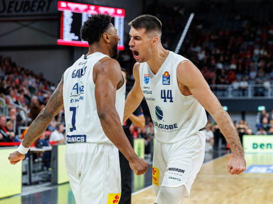 Anthony Gaines (Syntainics MBC), 11, Jure Planinic (Syntainics MBC), 44, celebrating, celebration, positive emotions, positive emotion, BMA365 Bamberg Baskets vs. Syntainics MBC, basketball, easyCredit BBL, Matchday 5, October 10, 2026, BMA365 Bamberg Baskets vs. Syntainics MBC, basketball, easyCredit BBL, Matchday 5, October 10, 2026, Bamberg Copyright: xEibner-Pressefoto G.xSantemizx EP_EER