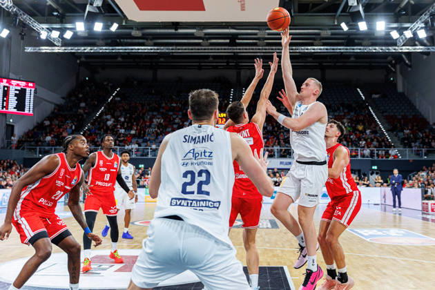 Richard Balint, BMA365 Bamberg Baskets, 11; Collin Welp, Syntainics MBC, 40; BMA365 Bamberg Baskets vs. Syntainics MBC, Basketball, easyCredit BBL, Matchday 5, October 10, 2026 BMA365 Bamberg Baskets vs. Syntainics MBC, Basketball, easyCredit BBL, Matchday 5, October 10, 2026 Bamberg Copyright: xEibner-Pressefoto G.xSantemizx EP_EER