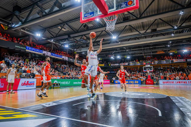 1 Basketball Bundesliga, easyCredit BBL, 2026–2027 Season, Men’s Division, Regular Season, Matchday 5, October 10, 2026, RASTA Vechta vs. ratiopharm Ulm: Adam Atamna scores 0 points for ratiopharm Ulm on a layup at the RASTA Dome in Vechta, Lower Saxony, Germany