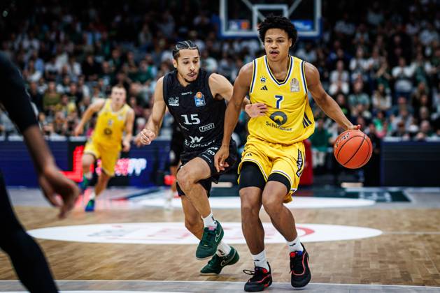 Jack Kayil of Alba Berlin goes head-to-head with Jordan Roland of the Gladiators Trier; Action: Vet Concept Gladiators Trier vs. Alba Berlin, Basketball, easyCredit BBL, Matchday 5, 2026–2027 Season, October 10, 2026, Vet Concept Gladiators Trier vs. Alba Berlin, Basketball, easyCredit BBL, Matchday 5, 2026–2027 Season, October 10, 2026 Copyright: xEibnerxPressefotox EP_ANS