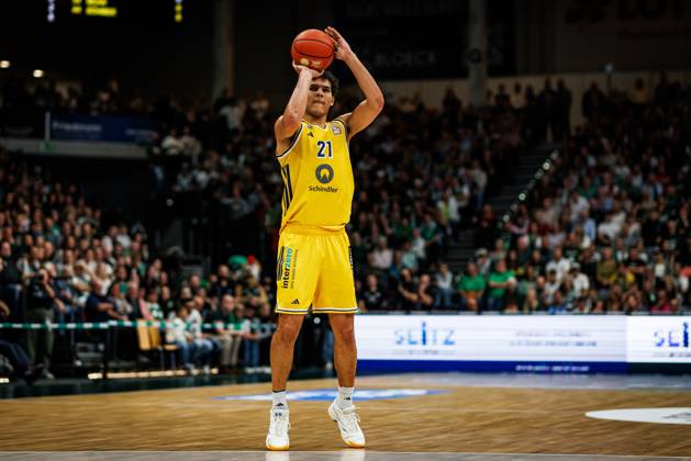 Brandon Angel of Alba Berlin with the ball, action shot, cutout image: Vet Concept Gladiators Trier vs. Alba Berlin, basketball, easyCredit BBL, Matchday 5, 2026–2027 season, October 10, 2026, Vet Concept Gladiators Trier vs. Alba Berlin, basketball, easyCredit BBL, Matchday 5, 2026–2027 season, October 10, 2026 Copyright: xEibnerxPressefotox EP_ANS