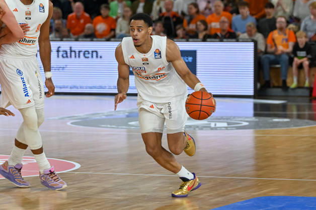 Jaylen Sims, ratiopharm Ulm, 30 on the ball: RASTA Vechta vs. ratiopharm Ulm, easyCredit Basketball Bundesliga, Matchday 5, 2026–2027 season, October 10, 2026, RASTA Vechta vs. ratiopharm Ulm, easyCredit Basketball Bundesliga, Matchday 5, 2026–2027 Season, October 10, 2026, Vechta Copyright: xEibner-Pressefoto RobertxGertzenx EP_RGN