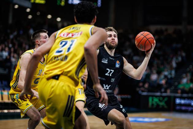 Moritz Krimmer of the Gladiators Trier goes head-to-head with Joe Wieskamp of Alba Berlin and Brandon Angel of Alba Berlin; Action: Vet Concept Gladiators Trier vs. Alba Berlin, Basketball, easyCredit BBL, Matchday 5, 2026–2027 Season, October 10, 2026, Vet Concept Gladiators Trier vs. Alba Berlin, basketball, easyCredit BBL, Matchday 5, 2026–2027 season, October 10, 2026 Copyright: xEibnerxPressefotox EP_ANS