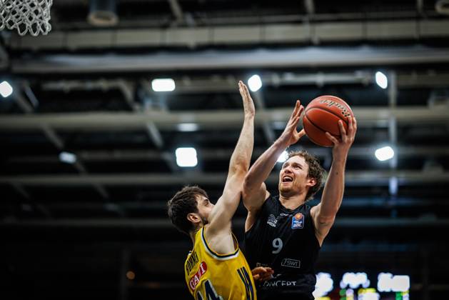 Marco Hollersbacher s Gladiators Trier in a head-to-head matchup with Julius Boehmer s Alba Berlin, Action: Vet Concept Gladiators Trier vs. Alba Berlin, Basketball, easyCredit BBL, Matchday 5, 2026–2027 Season, October 10, 2026, Vet Concept Gladiators Trier vs. Alba Berlin, Basketball, easyCredit BBL, Matchday 5, 2026–2027 Season, October 10, 2026 Copyright: xEibnerxPressefotox EP_ANS