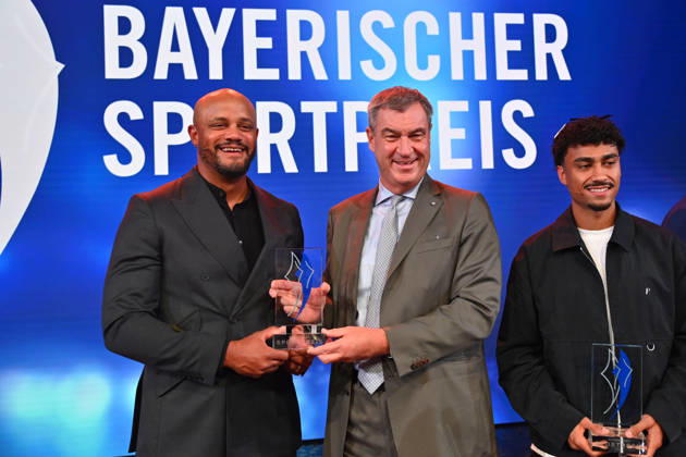 Coach Vincent KOMPANY of Bayern Munich receives the Honorary Award from Bavarian Minister-President Markus SOEDER; Nathaniel BROWN of Bayern Munich, Bavarian Sports Award 2026 at BMW Welt, Red Carpet on October 10, 2026