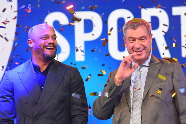 Coach Vincent KOMPANY of Bayern Munich receives the Honorary Award from Bavarian Minister-President Markus SOEDER at the 2026 Bavarian Sports Awards at BMW Welt, Red Carpet, on October 10, 2026