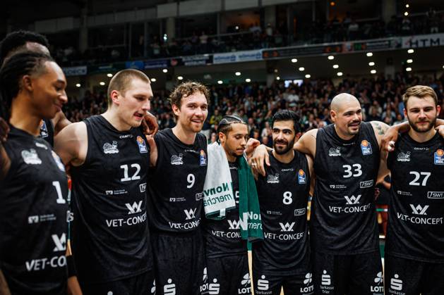 Austin Crowley, Gladiators Trier; Marten Linssen, Gladiators Trier; Marco Hollersbacher, Gladiators Trier; Jordan Roland, Gladiators Trier; Behnam Yakhchali, Gladiators Trier; Maik Zirbes, Gladiators Trier; Moritz Krimmer, Gladiators Trier; Cheers, joy, excitement—Vet Concept Gladiators Trier vs. Alba Berlin, basketball, easyCredit BBL, Matchday 5, 2026–2027 season, October 10, 2026, Vet Concept Gladiators Trier vs. Alba Berlin, Basketball, easyCredit BBL, Matchday 5, 2026–2027 Season, October 10, 2026 Copyright: xEibnerxPressefotox EP_ANS