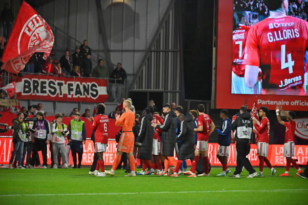 Stade Brestois 29 v Angers SCO - Ligue 1 McDonald s 2026 2027 Team of Brest with fans during Ligue 1 McDonald s match between Brest and Angers at Stade Francis-Le Ble on October 10, 2026 in Brest, France. Brest France  Copyright: xIconxSportx 776573329