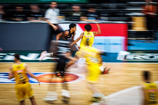 Eli Brooks of the Gladiators Trier in a running duel with Jack Kayil of Alba Berlin, Action: Vet Concept Gladiators Trier vs. Alba Berlin, Basketball, easyCredit BBL, Matchday 5, 2026–2027 Season, October 10, 2026, Vet Concept Gladiators Trier vs. Alba Berlin, Basketball, easyCredit BBL, Matchday 5, 2026–2027 Season, October 10, 2026 Copyright: xEibnerxPressefotox EP_ANS
