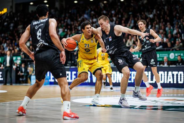 Brandon Angel of Alba Berlin goes head-to-head with Behnam Yakhchali of the Gladiators Trier and Marten Linssen of the Gladiators Trier; Action: Vet Concept Gladiators Trier vs. Alba Berlin, Basketball, easyCredit BBL, Matchday 5, 2026–2027 Season, October 10, 2026, Vet Concept Gladiators Trier vs. Alba Berlin, basketball, easyCredit BBL, Matchday 5, 2026–2027 season, October 10, 2026 Copyright: xEibnerxPressefotox EP_ANS