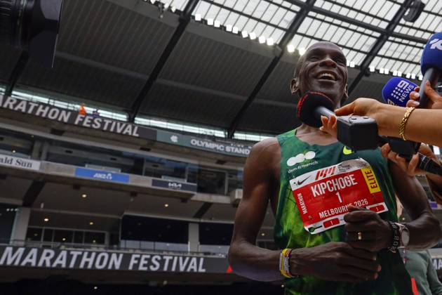 October 11, 2026, Melbourne, Victoria State, Australia: Elite marathon athlete Eliud Kipchoge speaks to the media..The Nike Melbourne Marathon Festival brings together elite athletes, recreational runners and participants of different ages and abilities for a major running event in Melbourne. The 2026 festival is expected to attract approximately 66,000 participants across all events over two days, including 20,000 runners in the full marathon. The festival features multiple distances, with participants finishing inside the Melbourne Cricket Ground Melbourne Australia - ZUMAs197 20261011_aaa_s197_018 Copyright: xYexMyoxKhantx Melbourne Marathon Festival In Melbourne, Australia †11 Oct 2026 - ZUMA0869 0869138722st Copyright: xIMAGO YexMyoxKhantx